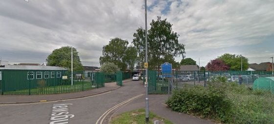 Lincoln school closes after staff member tests positive for Covid-19
