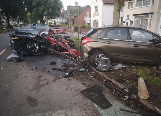 Horror three-car crash in west Hull