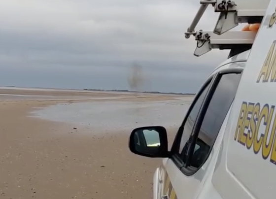 Bomb disposal experts rush to Cleethorpes beach