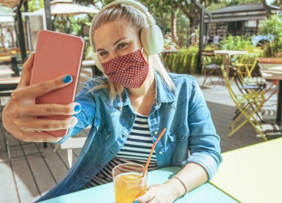 Hospitality businesses urged to apply for pavement licences