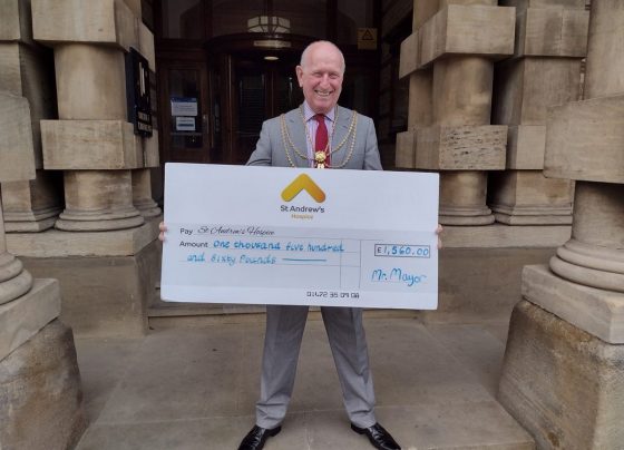 Mayor £1.5k cheque