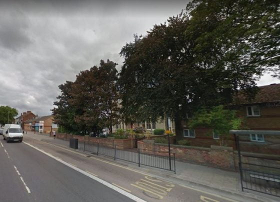 Hull man arrested after 'pretending to be police officer'