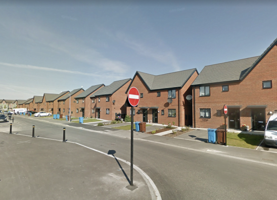 Police find suspect asleep in car in Hull