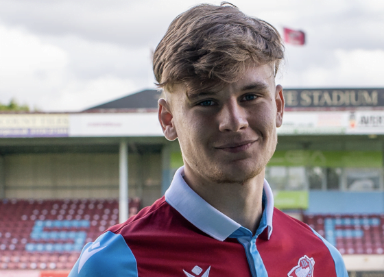 Scunthorpe United sign Nottingham Forest midfielder