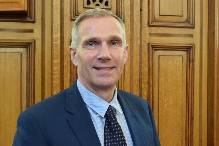 Pressure mounts on John Fenty over dealings with convicted fraudster