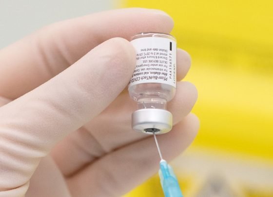 UK regulator issues allergy warning on Pfizer vaccine
