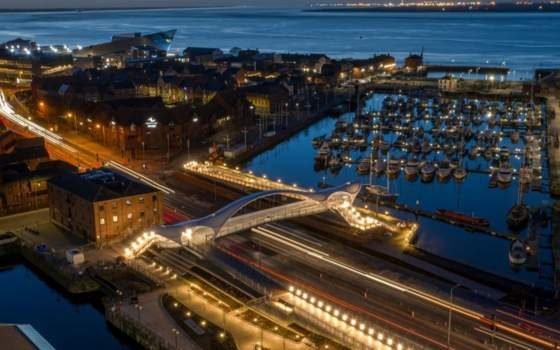 Warning over 'love locks' on new Hull bridge