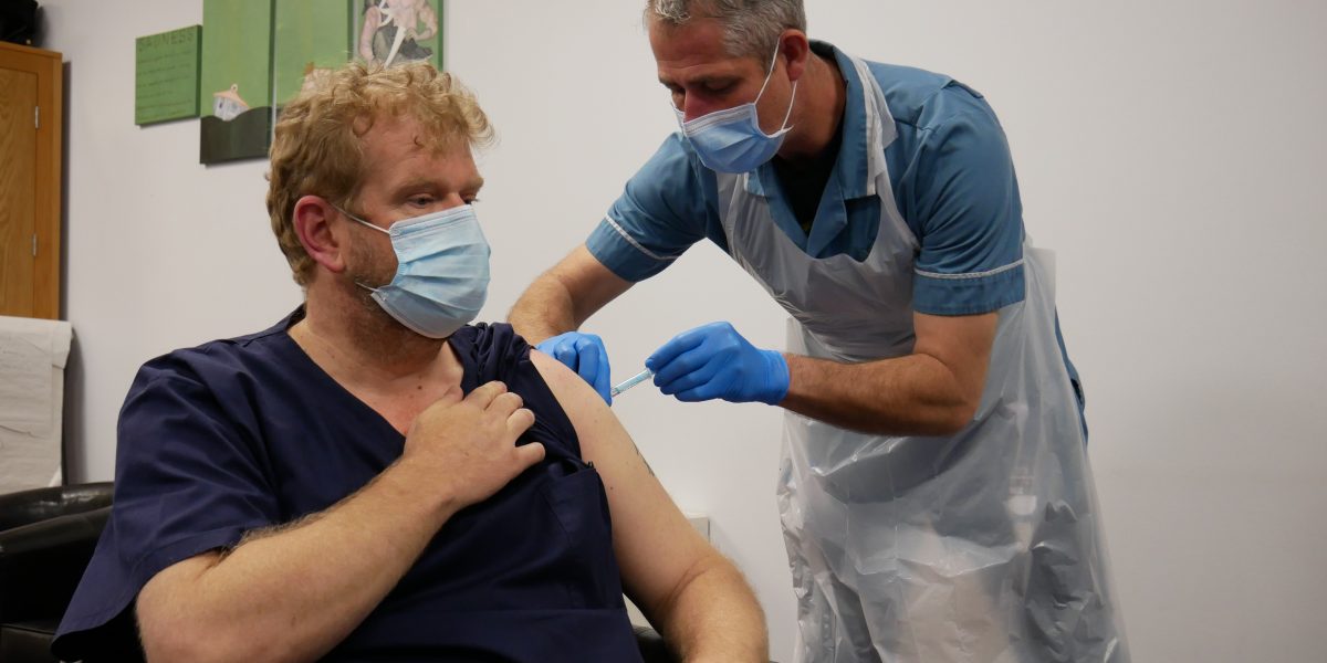 Navigo vaccinating people