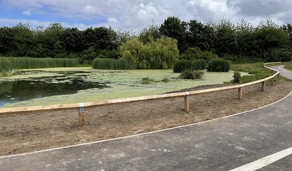 ainslie street park footpath