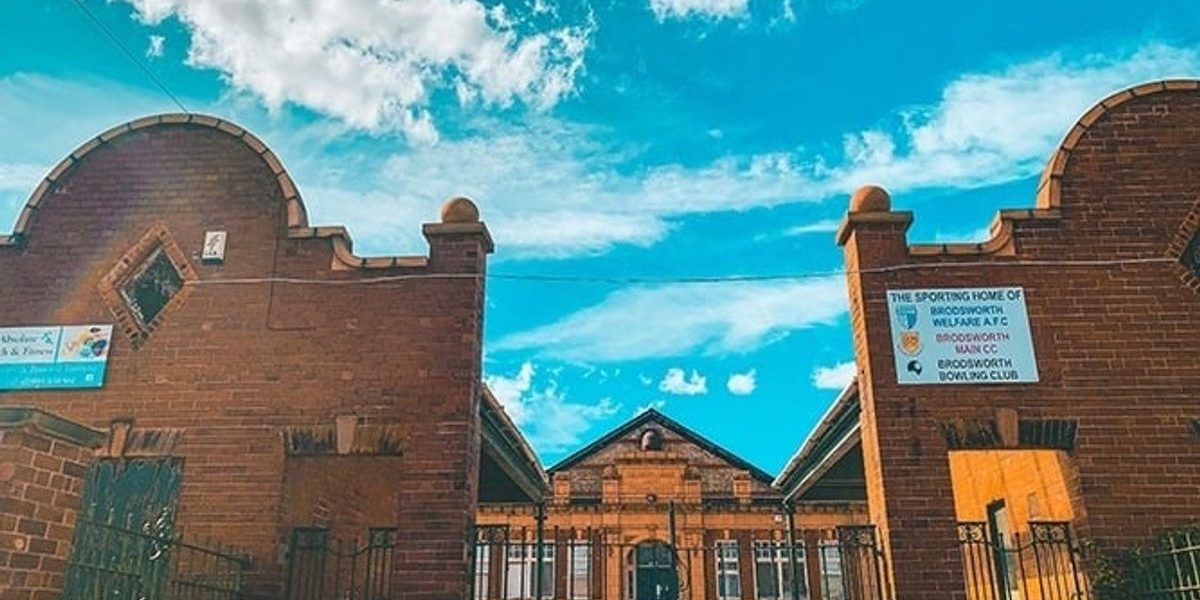 Miliband saves historic building