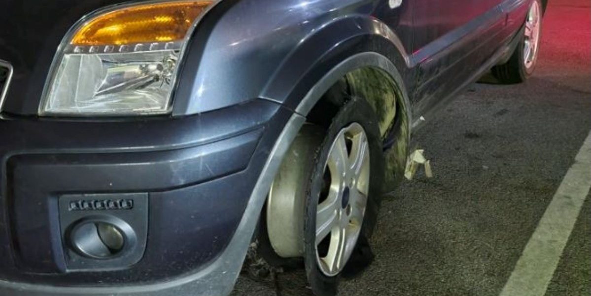 car with three wheels